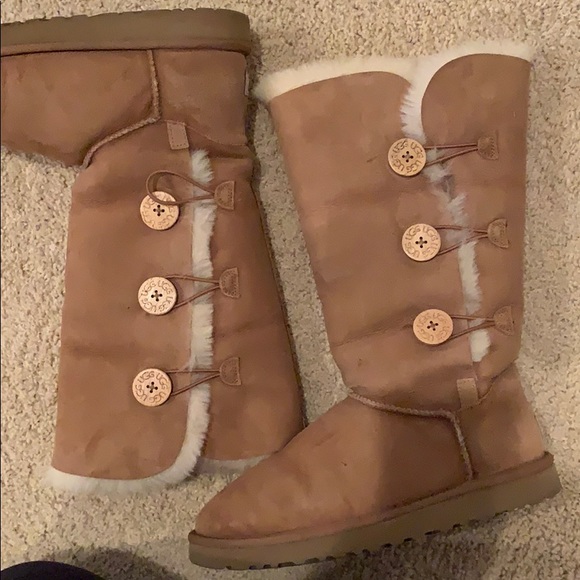 UGG boots tall with Bailey buttons size 10 - Picture 2 of 9